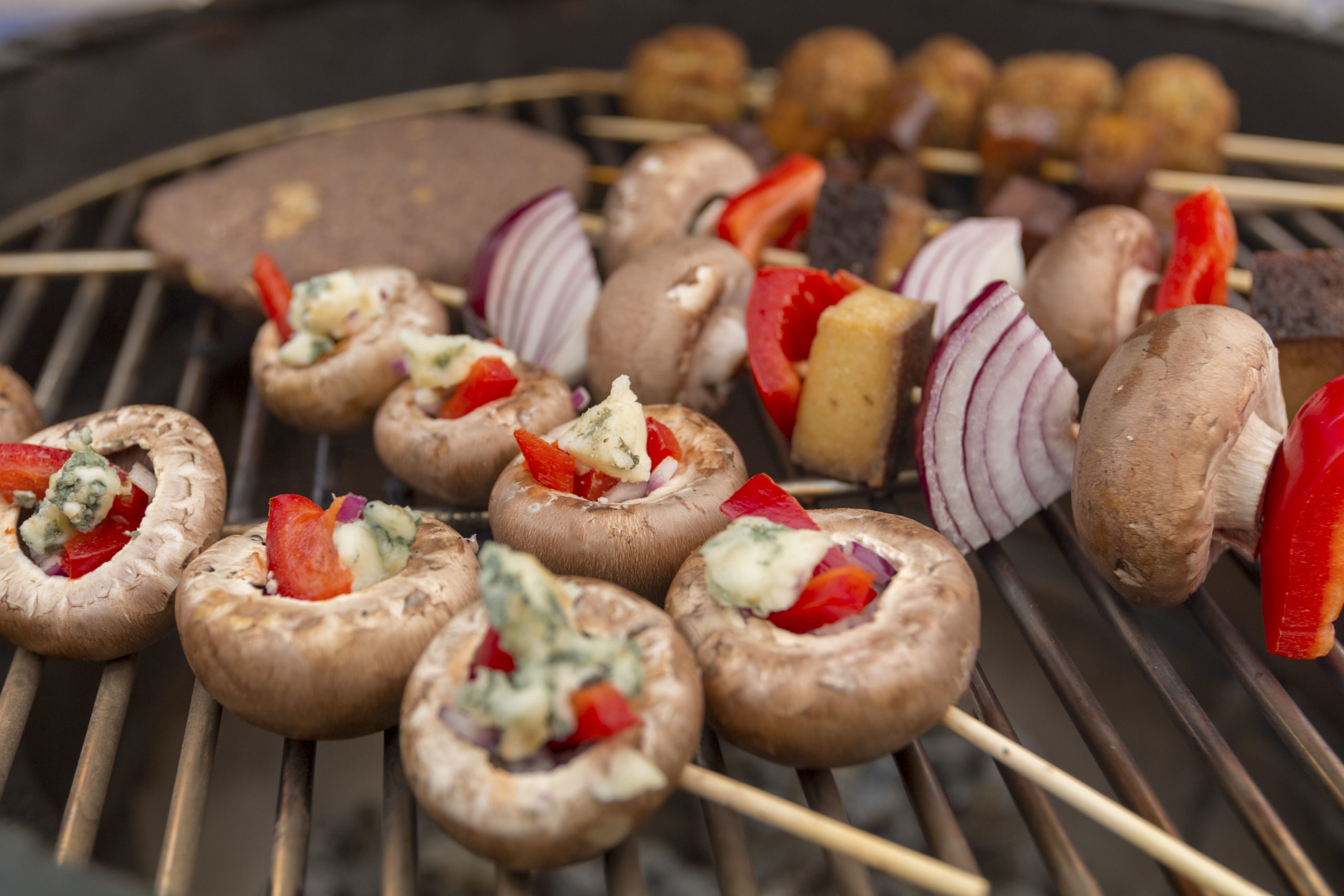 Brochetas de champiñones con queso azul